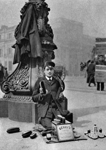 Ein Schuhputzer, London, 1926-1927