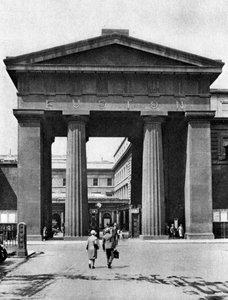 Der dorische Bogen zum Euston-Bahnhof, London, 1926-1927 von McLeish