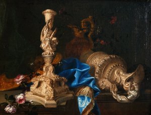 Stillleben mit Kerzenhalter, Arbeiten des Herkules und zwei Krügen