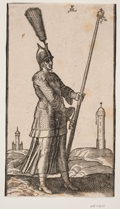 Stehender Soldat; nach rechts gewandt; auf seinem Kopf trägt er einen Helm mit einer großen Feder; in seiner linken Hand hält er eine Lanze mit einer Fahne an der Spitze; seine rechte Hand ruht auf dem Griff eines Schwertes, das er an seiner linken Seite t von Melchior Lorck