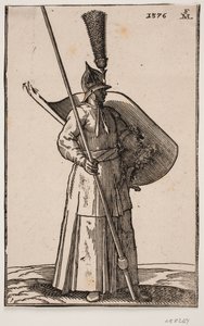 Stehender Soldat, nach rechts gewandt; auf dem Kopf ein spitzer Helm mit prächtigem Federbusch; in der rechten Hand eine Lanze, deren Spitze außerhalb der oberen Rahmenlinie ist; auf dem linken Arm ein Schild mit nach oben gerichteter Innenseite von Melchior Lorck