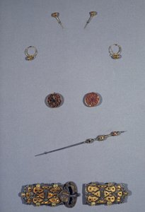 Merowingische Kunst: Set der Königin der Franken Arnegonde oder Aregonde, circa 570 von Merovingian Merovingian