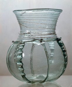 Merowingische Kunst: Charmoy-Glas. Gallien, 6. Jahrhundert. Nationalmuseum für Archäologie von Saint Germain en Laye von Merovingian Merovingian