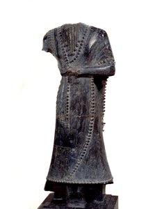 Mesopotamien: acephale Statuette aus Steatit von Idi-Ilum, Gouverneur von Mari, gewidmet der Göttin Ishtar. Ca. 1800 v. Chr. Höhe 0,41 m Paris, Musée du Louvre von Mesopotamian