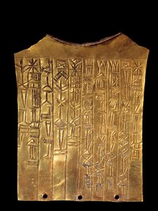 Mesopotamien: Goldene Votivplatte in Form eines Bartes, gewidmet dem Gott Sara. Mit Keilschriftinschrift. Aus Ummah von Mesopotamian Mesopotamian