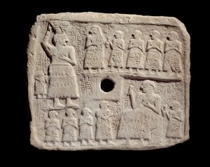 Mesopotamien: Flachrelief in Kalkstein von Ur-Nanshe, König von Lagash. Sumerische Periode
