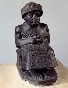 Mesopotamien: Statue des Gottes Ningishzida, die Gudea sitzend darstellt, Fürst von Lagash. Neusumerische Periode (ca. 2150-2000 v. Chr.)