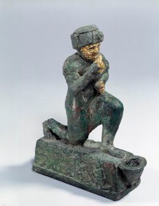 Mesopotamien: Statuette aus Silber, Bronze und Gold eines knienden Verehrers, Ex-Voto gewidmet dem Gott Amurru für das Leben von Hammurabi, 1800 v. Chr.