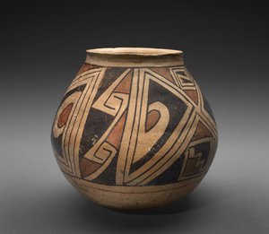 Krug mit geometrischen Mustern