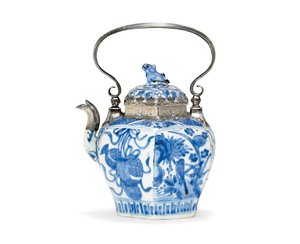 Blau-weiße Teekanne mit Deckel von Ming Dynasty Chinese School
