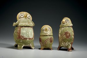 Drei Mixtek polychrome Terrakotta-Effigie-Gefäße, ca. 900-1200 von Mixtec