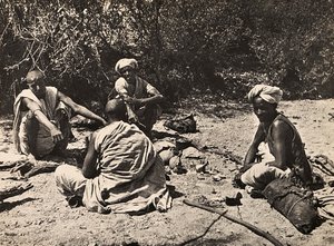 „Ein Imperium aufbauen“ im faschistischen Zeitalter: eine Gruppe von Nomaden ruht sich aus, 09/05/1936 von Modestino Baldinetti