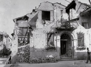 Die Bombardierungen von Sermide: Ein schwer beschädigtes Haus im Zweiten Weltkrieg von Modestino Baldinetti