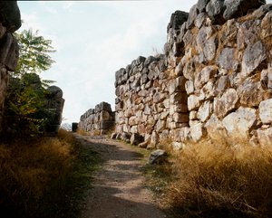 Mykenische Kunst: Zugang zur oberen Festung der mykenischen Zitadelle, Stadt Tiryns, um 1200 v. Chr. Griechenland