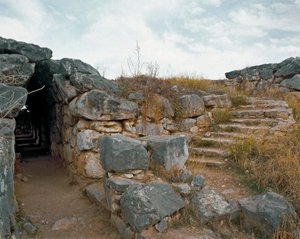 Mykenische Kunst: überdachter Durchgang der mykenischen Zitadelle, Stadt Tiryns, um 1200 v. Chr. Griechenland