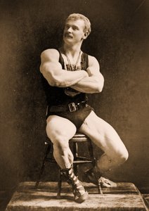 Eugen Sandow, in klassischer antiker griechisch-römischer Pose, ca. 1893 von Napoleon Sarony