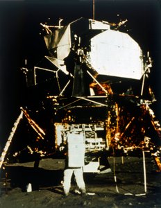 Buzz Aldrin neben dem Mondmodul auf der Mondoberfläche, Apollo II Mission von Neil Armstrong