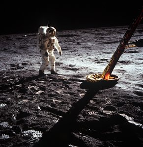 Buzz Aldrin am Bein des Mondmoduls, Apollo II Mission, Juli 1969 von Neil Armstrong