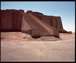 Ansicht der Treppe des rekonstruierten Zikkurats, 2050 v. Chr. von Neo Sumerian