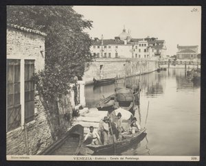Kanal in Venedig von Neue Photographische Gesellschaft
