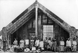 Maori Runanga oder Versammlungshaus, ca. 1863-80 von New Zealand Photographer