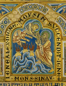 Gott gibt Moses die Zehn Gebote, während Engel Trompeten blasen von Nicholas of Verdun