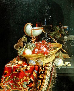 Ein Stillleben mit Früchten in einem Korb und einem Nautilus-Pokal