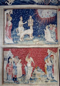 Apokalypse-Wandteppich (1373-1383), Nr. 44: Das Tier der Erde lässt Feuer vom Himmel fallen. Unten, Nr. 51, der dritte Engel und das Lamm. Wandteppich von Nicolas Bataille (1330-1405) von Nicolas Bataille