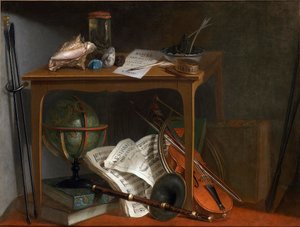 Einer von einem Paar Devants de Cheminée: Naturalistenhandbuch und Objekte auf einem Tisch