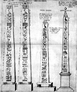 Ägyptische Obelisken mit Hieroglyphen