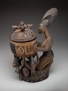 Kniende weibliche Figur mit Schale (olumeye), ca. 1910 bis ca. 1938