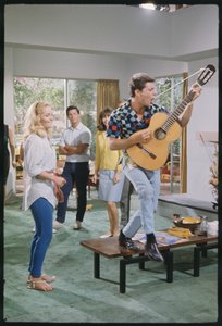 Frankie Avalon und Tuesday Weld am Set von 