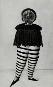 Von der Bühne am Bauhaus Die Bühne im Bauhaus, 1925 von Oskar Schlemmer