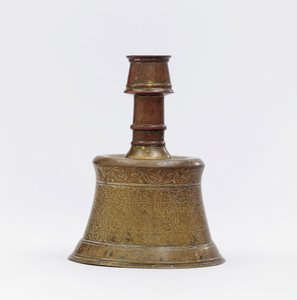 Ein früher osmanischer gegossener Messingkerzenhalter, Türkei, spätes 15. Jahrhundert von Ottoman School