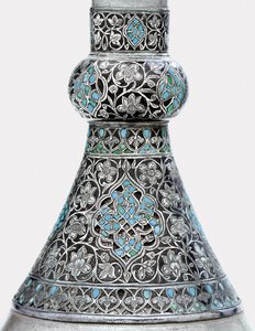 Detail einer osmanischen türkisbesetzten silbermontierten Zinkflasche von Ottoman School