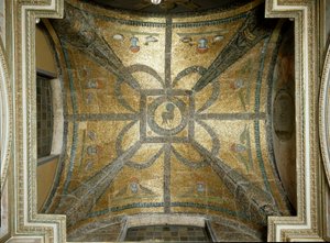 Mosaiken des 5. Jahrhunderts, in der Mitte das Lamm. Gewölbe der Kapelle des hl. Johannes des Evangelisten im frühchristlichen Baptisterium von San Giovanni in Laterano (St. Johannes im Lateran) (battistero lateranense o san Giovanni in Fonte), erbaut um 4 von Paleo Christian