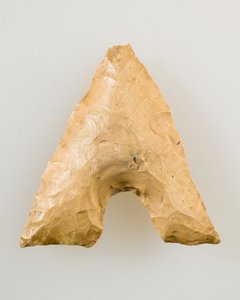 Pfeilspitze, ca. 90.000–5.000 v. Chr. (Feuerstein)