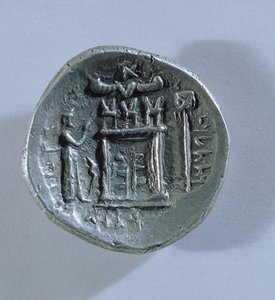 Tetradrachme von Vahbarz, König von Persis, mit Darstellung eines zoroastrischen Feueraltars (Rückseite) von Parthian School