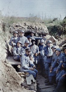 Eine Gruppe französischer Soldaten in einem Schützengraben an der Frontlinie, Hirtzbach, Département Haut-Rhin, Elsass, Frankreich, 16. Juni 1917 von Paul Castelnau