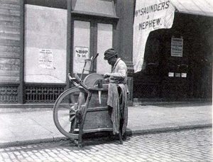 Ein Londoner Messerschleifer von Paul Martin