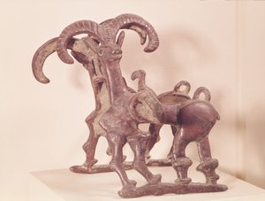 Pferdegebisse mit zwei Steinböcken verziert, aus Lorestan, Iran, 8.-7. Jahrhundert v. Chr. von Period Neo Elamite