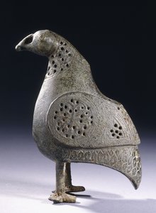 Ein persischer bronzener Räuchergefäß in Form eines Vogels, 12. Jahrhundert von Persian School