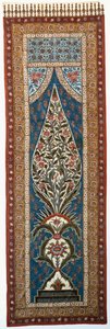 Ein bemalter und bedruckter Baumwoll-Kalimkari mit Papageien und weiteren Vögeln, die in den Zweigen eines blühenden, flammenförmigen Baumes sitzen von Persian School