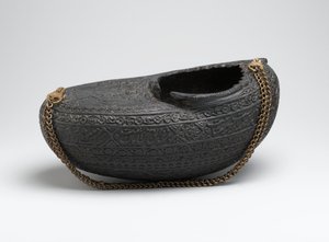 Kashkul oder Bettelschale mit Porträt von Derwischen und einem berittenen Falkner, Iran, 1880 von Persian School