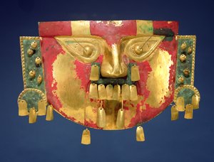 Inka-Maske (Gold mit roter und grüner Farbe) von Peruvian School