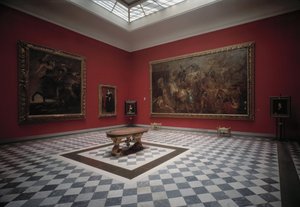 Saal des Museums, der Henri IV. in der Schlacht von Ivry und den Triumphalen Einzug von Heinrich IV. in Paris von Rubens präsentiert