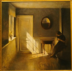 Ein Mädchen liest in einem Innenraum von Peter Vilhelm Ilsted