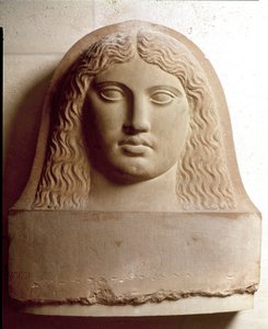 Zivilisation der Phönizier: Frauenkopf auf einem phönizischen Sarkophag geschnitzt. 4. Jahrhundert v. Chr. Marmorrelief. Dim. 72 cm Paris, Musée du Louvre