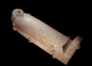 Phönizien: Sarkophag mit einem menschlichen Kopf aus weißem Marmor aus Tripolis, Libanon von Phoenician Phoenician