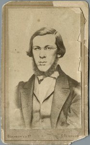 Nikolay Alexandrovich Dobrolyubov 1836-1861, zwischen 1865 und 1900 von Photo studio Wesenberg